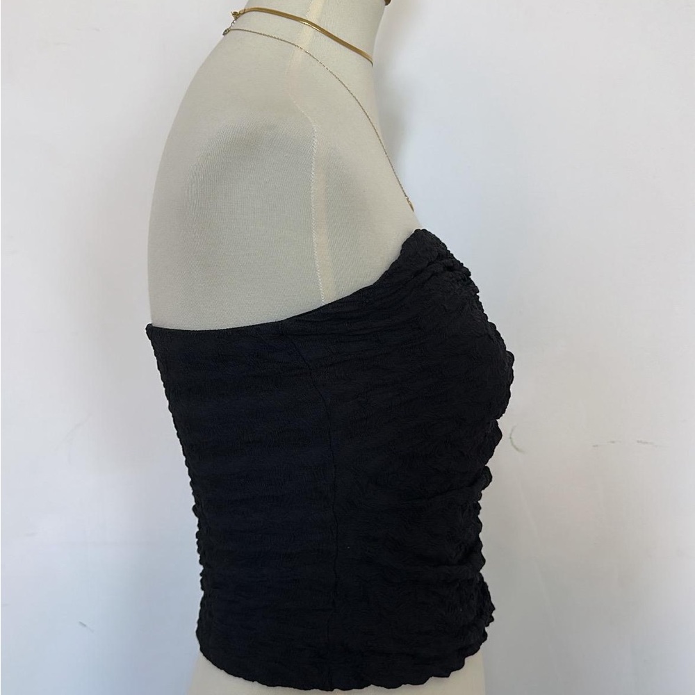 Elegant Black Strapless Top - Picture 2 of 4